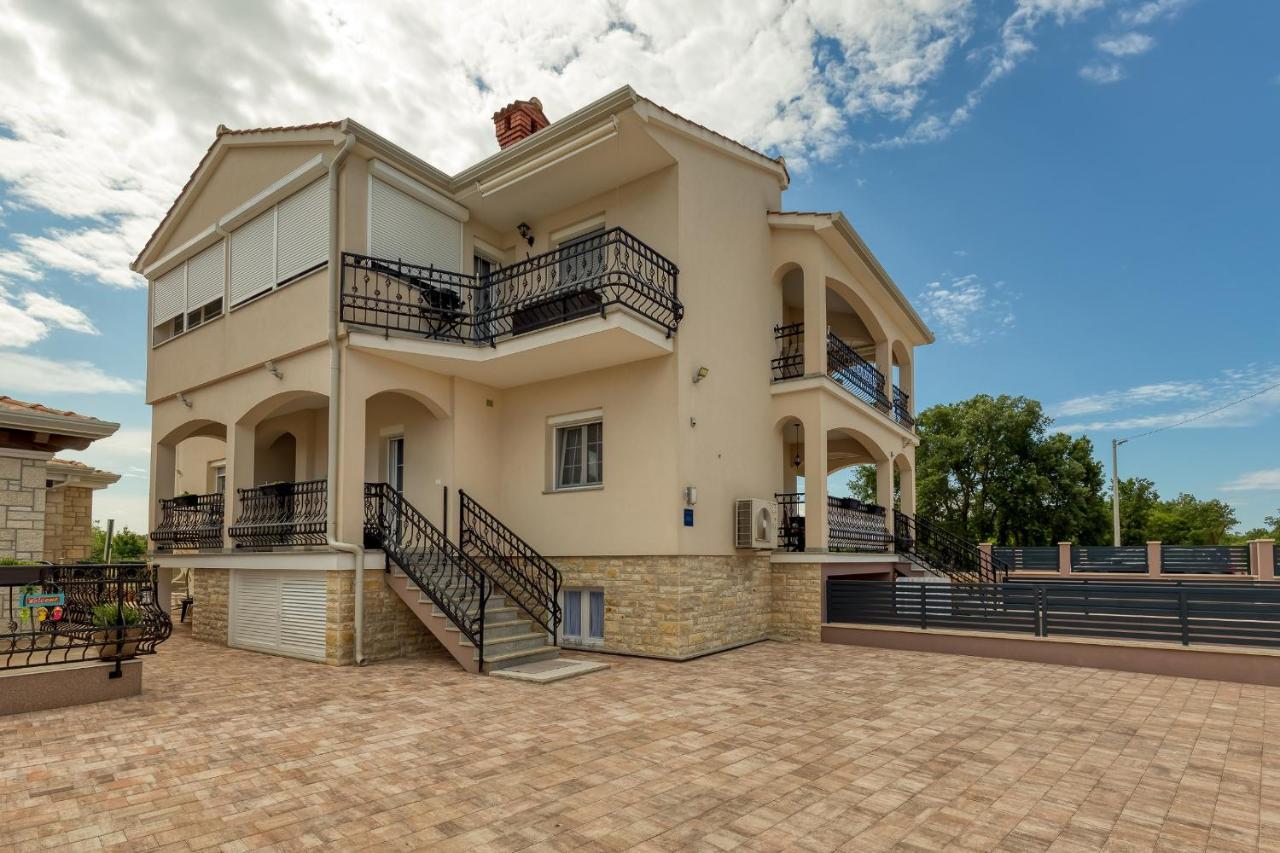 Apartments Covic Antonci  ภายนอก รูปภาพ
